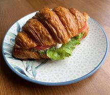 Круассан с курицей