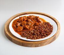 Гуляш из говядины с гречкой