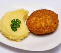 Котлета из птицы с картофельным пюре