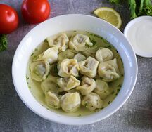 Пельмени с бульоном