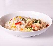 Курица в сливочном соусе с овощами