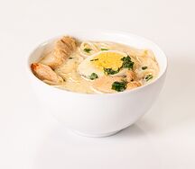 Сырный рамен с курицей