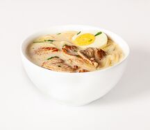 Сырный рамен со свининой