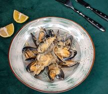 Мидии в соусе дорблю