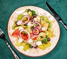 Овощной салат с сыром фета