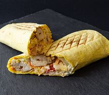 Шаурма с курицей в сырном лаваше