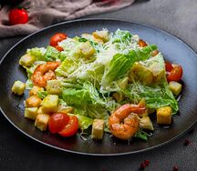 Салат Цезарь с креветками 