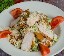 Салат Цезарь с курицей