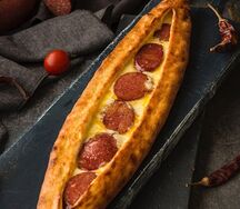 Пиде с суджуком и сыром