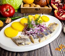 Сельдь с отварным картофелем