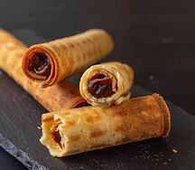 Три Вафельные трубочки со сгущенным молоком
