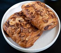 Гипфель с шоколадной начинкой