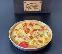 Мини-пицца Неаполитано с томатами, салями и шампиньонами