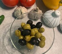 Маслины и оливки