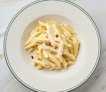 Пенне с горгонзоллой и кедровыми орехами
