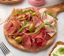Плато мясных деликатесов
