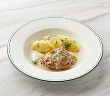 Куриная котлета с грибным соусом
