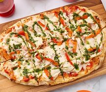 Пицца с индейкой и соусом песто