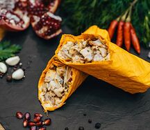 Шаурма c курицей в сырном лаваше