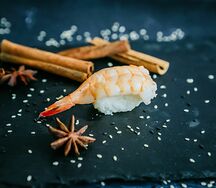 Суши с креветкой