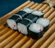 Ролл с крабовым мясом сурими