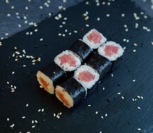 Ролл с тунцом