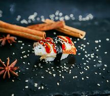 Суши с угрем