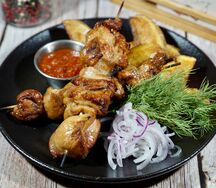 Шашлык из cвинoй шеи на углях