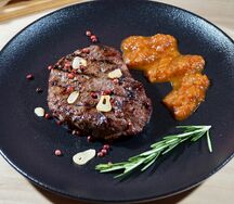 Стейк из говядины на углях