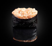 Гункан с лососем