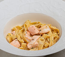 Тальятелле с форелью и креветками