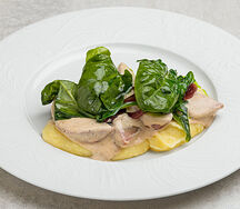 Язычки ягненка с пюре, пармезаном и сливочно-перечным соусом