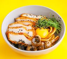 Хрустящий цыпленок с маринованными грибами и трюфельным соусом