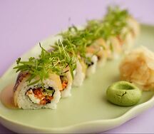 Ролл с опаленным кальмаром и японским майонезом