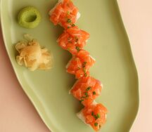 Открытый ролл с лососем 