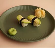 Суши с авокадо