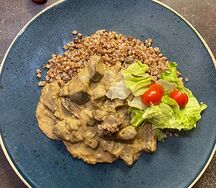 Бефстроганов из говяжьей печени с гречкой