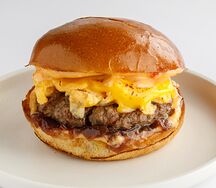 Чизбургер со скрэмблом