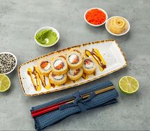 Ролл Темпура роял с соусом манго