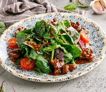 Салат с куриной печенью