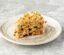 Миндальный торт с черносливом