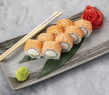 Ролл филадельфия с лососем 1/2