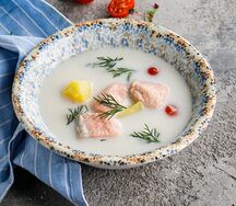 Сливочный суп с форелью