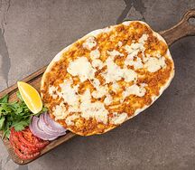 Лахмаджун с мясом и сыром