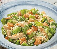 Салат Цезарь с курицей