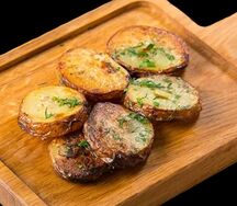 Запеченный картофель на углях