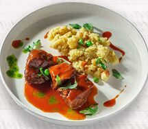 Телячьи щечки с мятым картофелем