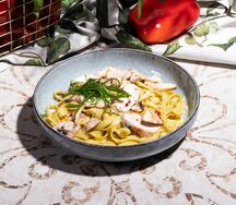 Паста Феттуччине с курицей и грибами