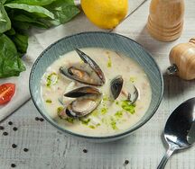 Клэм-чаудер с морепродуктами