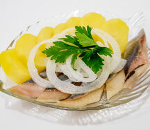 Селедочка с картошечкой и лучком